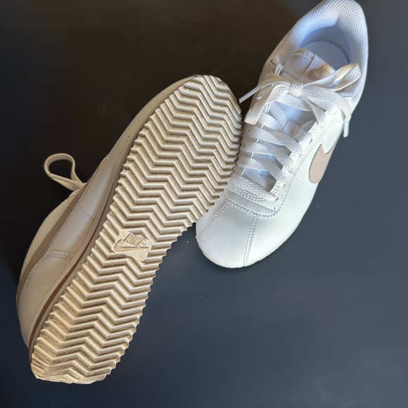 Nike Cortez tan and white - Picture 5 of 5